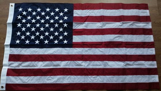 سعر جيد العلم الأمريكي 3x5ft في الهواء الطلق 100٪ شمسي ماكس نايلون العلم الأمريكي مع النجوم المطلية الانترنت